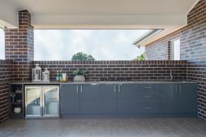 The Laureneen with Carport